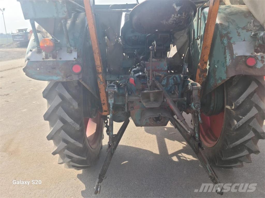 Hanomag R 324 SA Tractoren