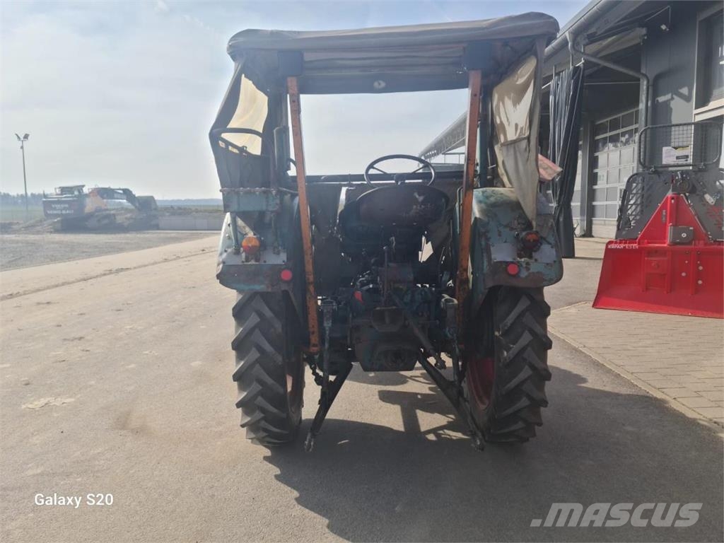 Hanomag R 324 SA Traktoriai