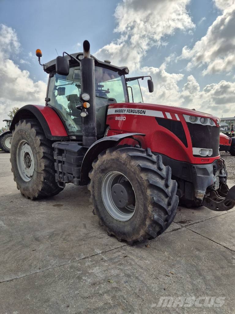 Massey Ferguson 8680 Traktori
