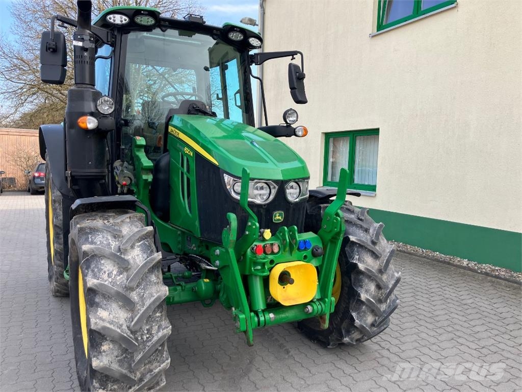 John Deere 6120M Tractoren