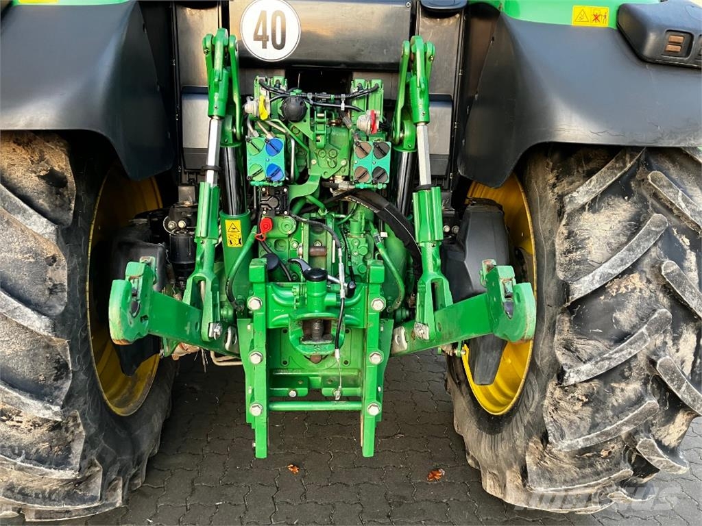 John Deere 6120M Tractoren