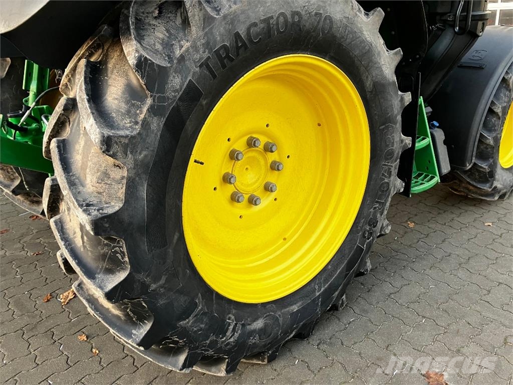 John Deere 6120M Tractoren