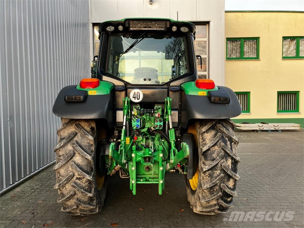 John Deere 6120M Tractoren