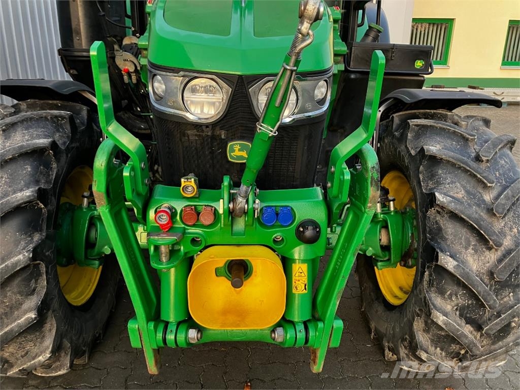 John Deere 6120M Tractoren