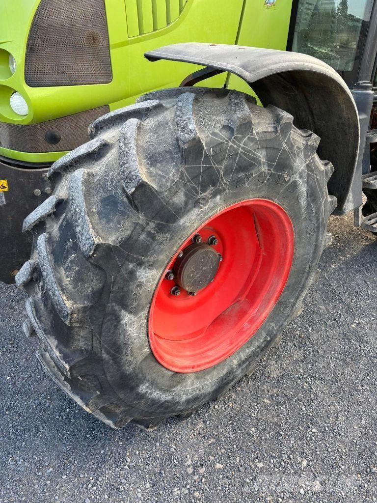 CLAAS ARES 657 ATZ Traktori
