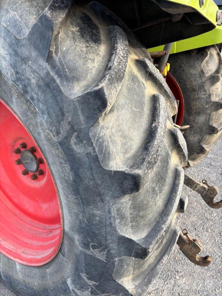 CLAAS ARES 657 ATZ Traktori
