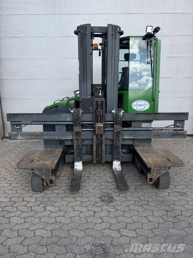 Combilift C3500E Šakiniai krautuvai su privažiavimu iš visų keturių pusių