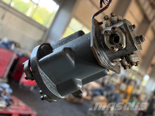 Liebherr R 906 Rotary connection Hydraulik