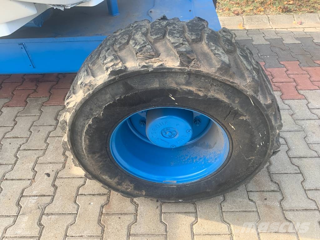 Grove AMZ51XT V-1697 EO Вертикальні щоглові підйомники