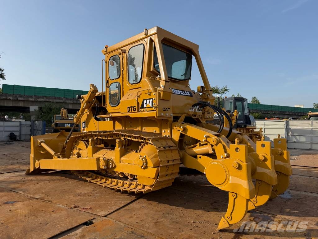 CAT D7G بلدوزرات مجنزرة