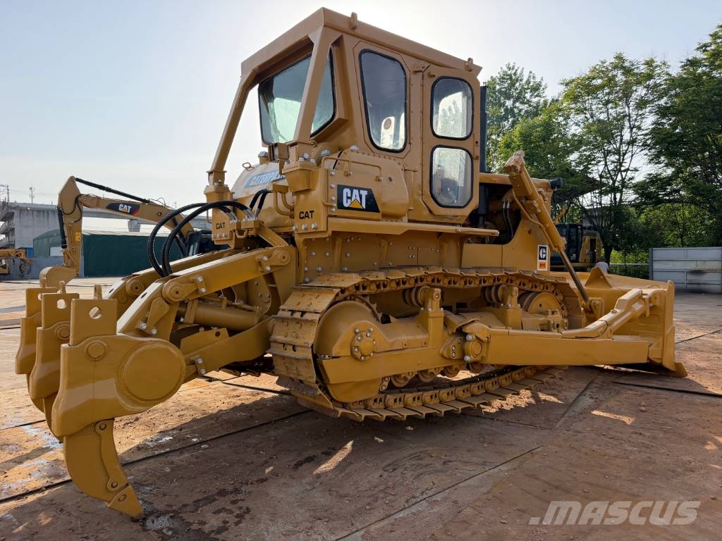 CAT D7G بلدوزرات مجنزرة