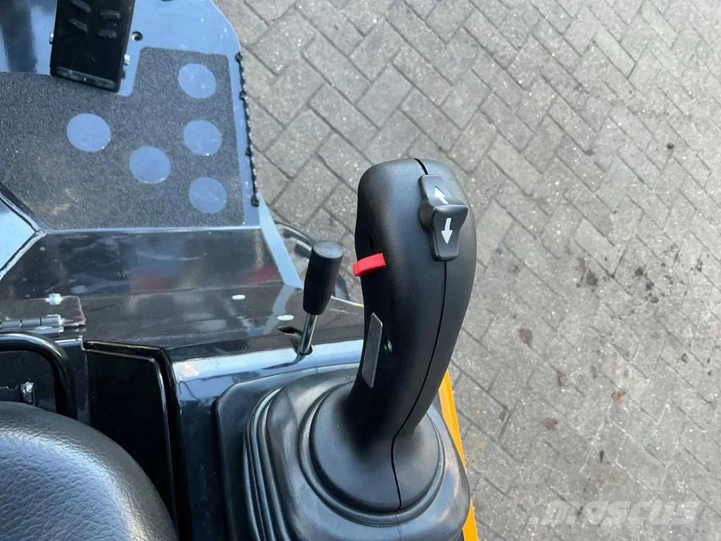 GiANT G2300HD-XTRA Kolesové nakladače