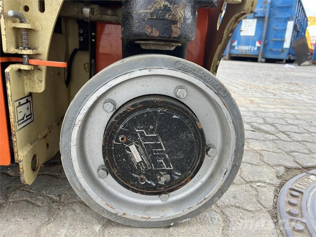 JLG 1230ES Henkilönostimet ja nostolaitteet