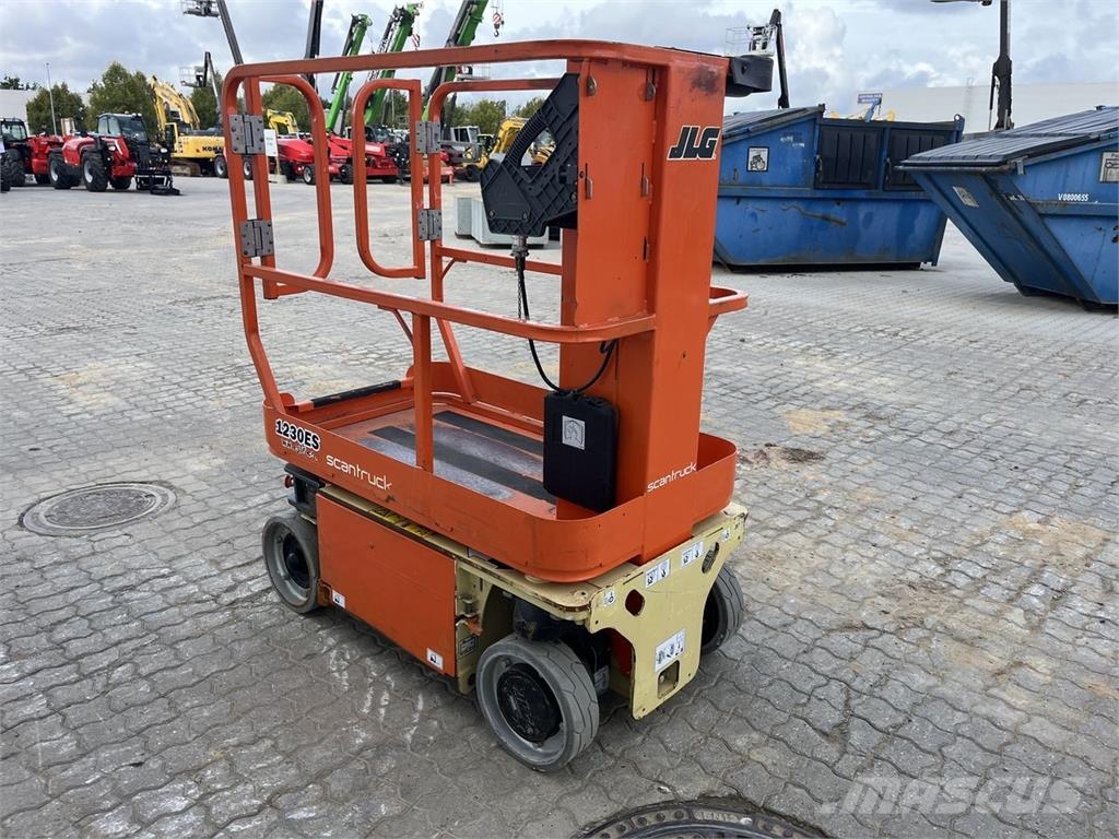 JLG 1230ES Henkilönostimet ja nostolaitteet