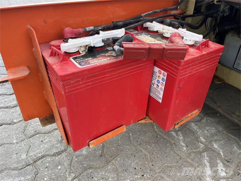 JLG 1230ES Henkilönostimet ja nostolaitteet