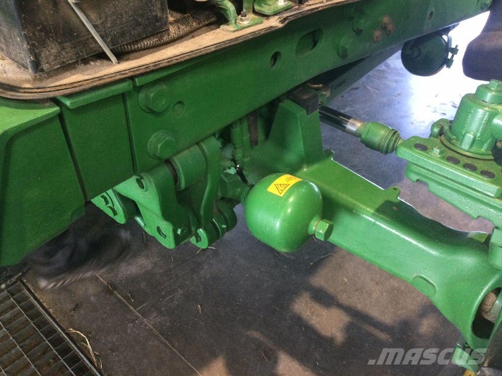 John Deere 6110MC Tractoren