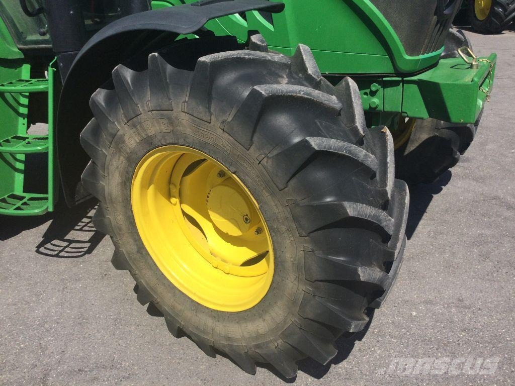 John Deere 6110MC Traktori