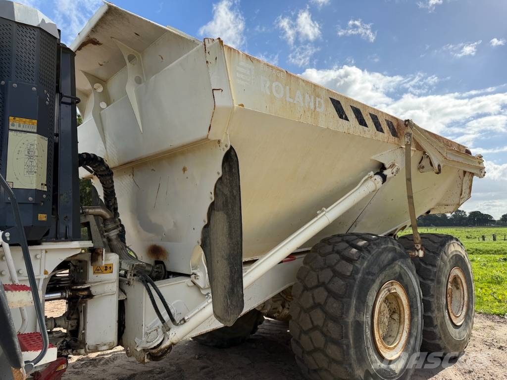 Bell B 40 D 9625 hrs!! 2 units available Dumpperit