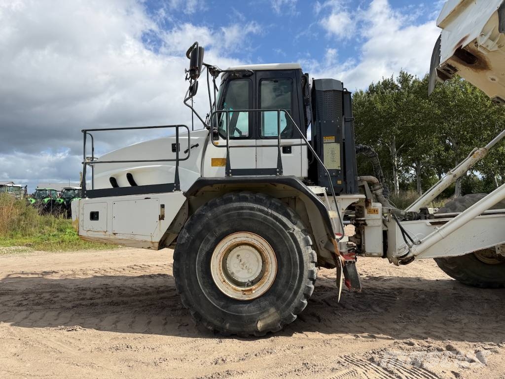 Bell B 40 D 9625 hrs!! 2 units available Dumpperit