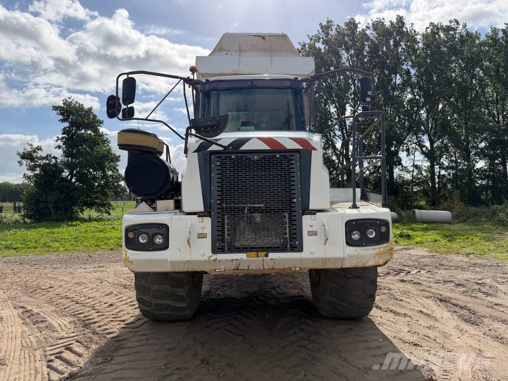 Bell B 40 D 9625 hrs!! 2 units available Dumpperit