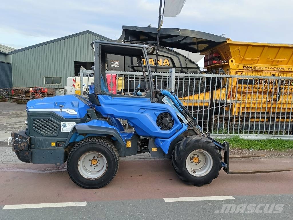 Multione 10.8DT minishovel 2140 kg loader lader Mini pale