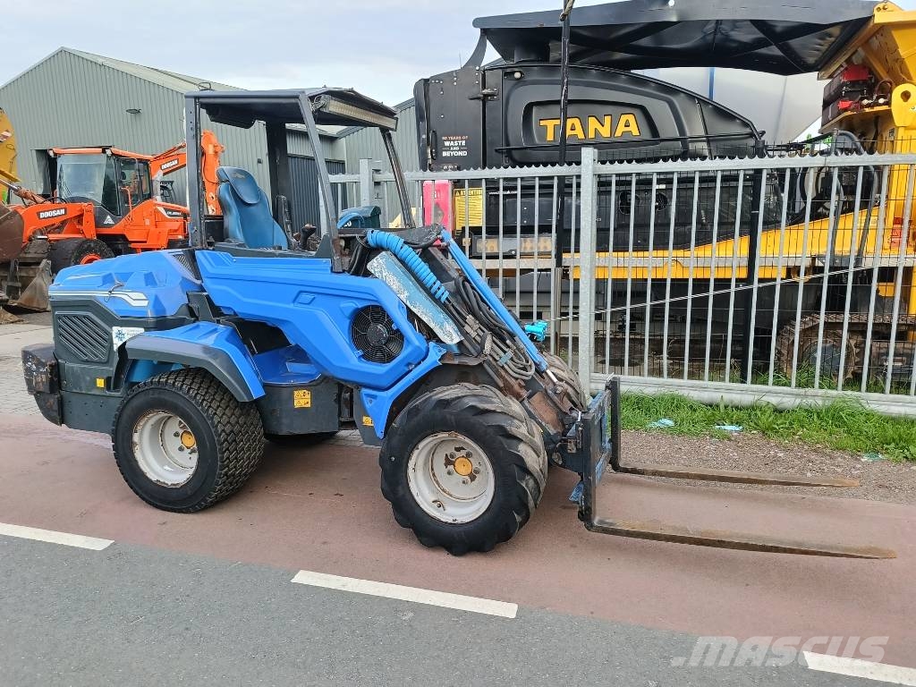 Multione 10.8DT minishovel 2140 kg loader lader Mini pale