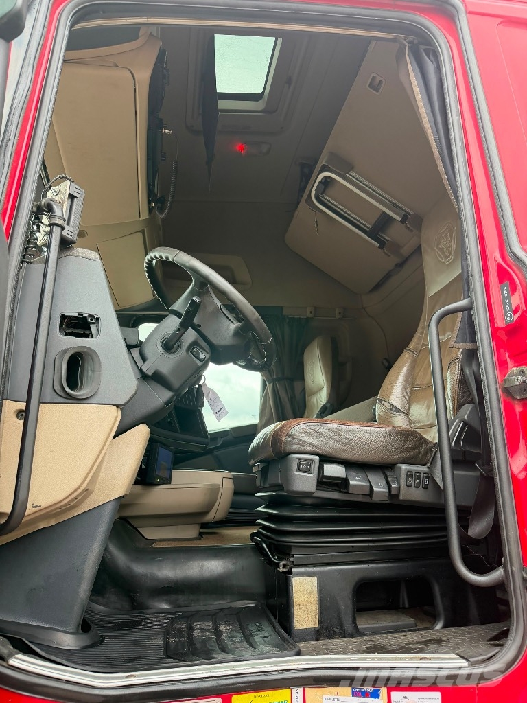 Scania R560LA6x2NB Vilcēji