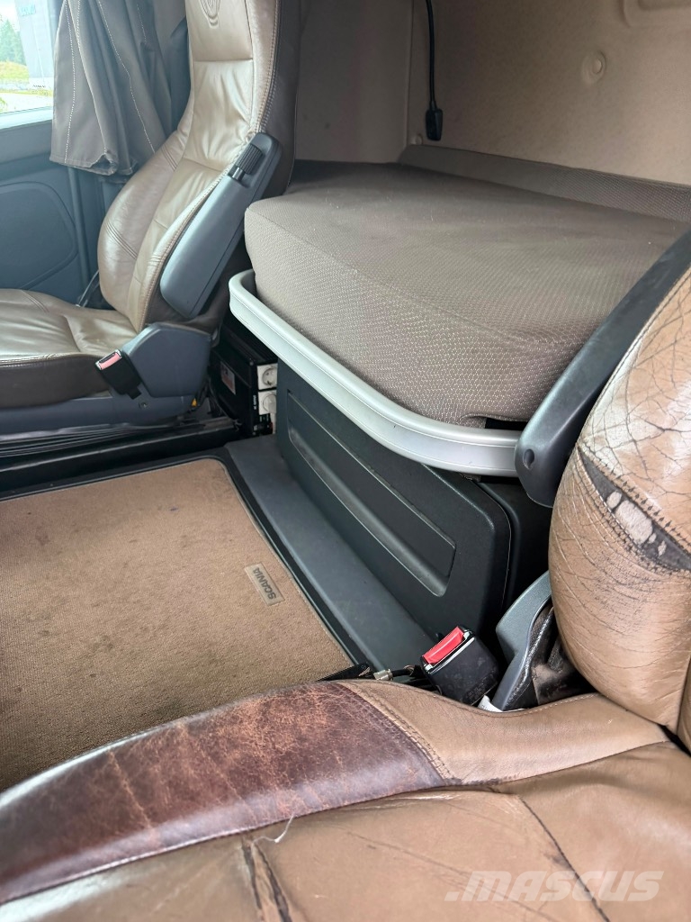 Scania R560LA6x2NB Vilcēji