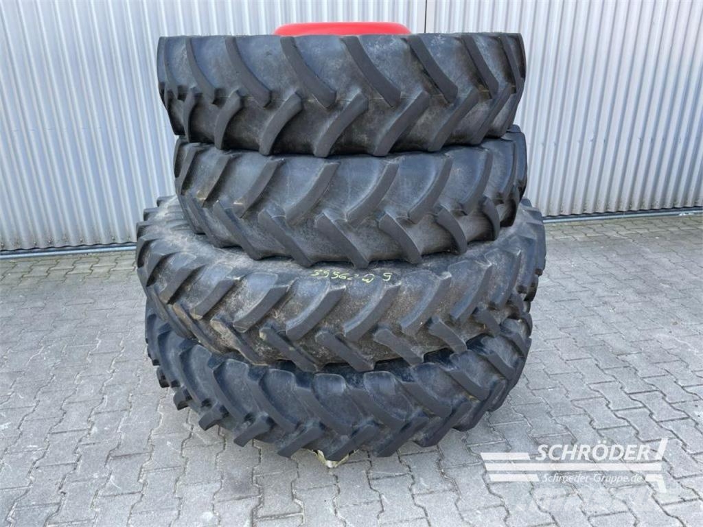 CLAAS PFLEGERÄDER 320/9 R32 + 340/85 R46 Topeltrattad