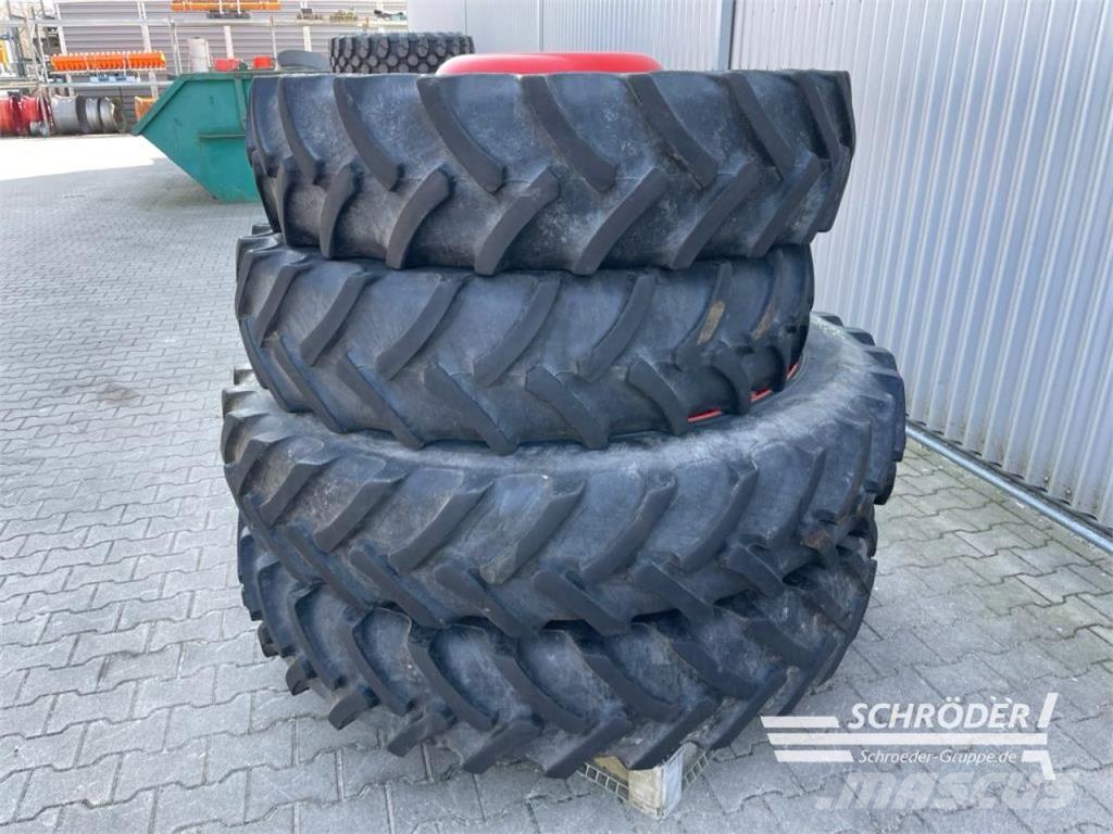 CLAAS PFLEGERÄDER 320/9 R32 + 340/85 R46 Topeltrattad