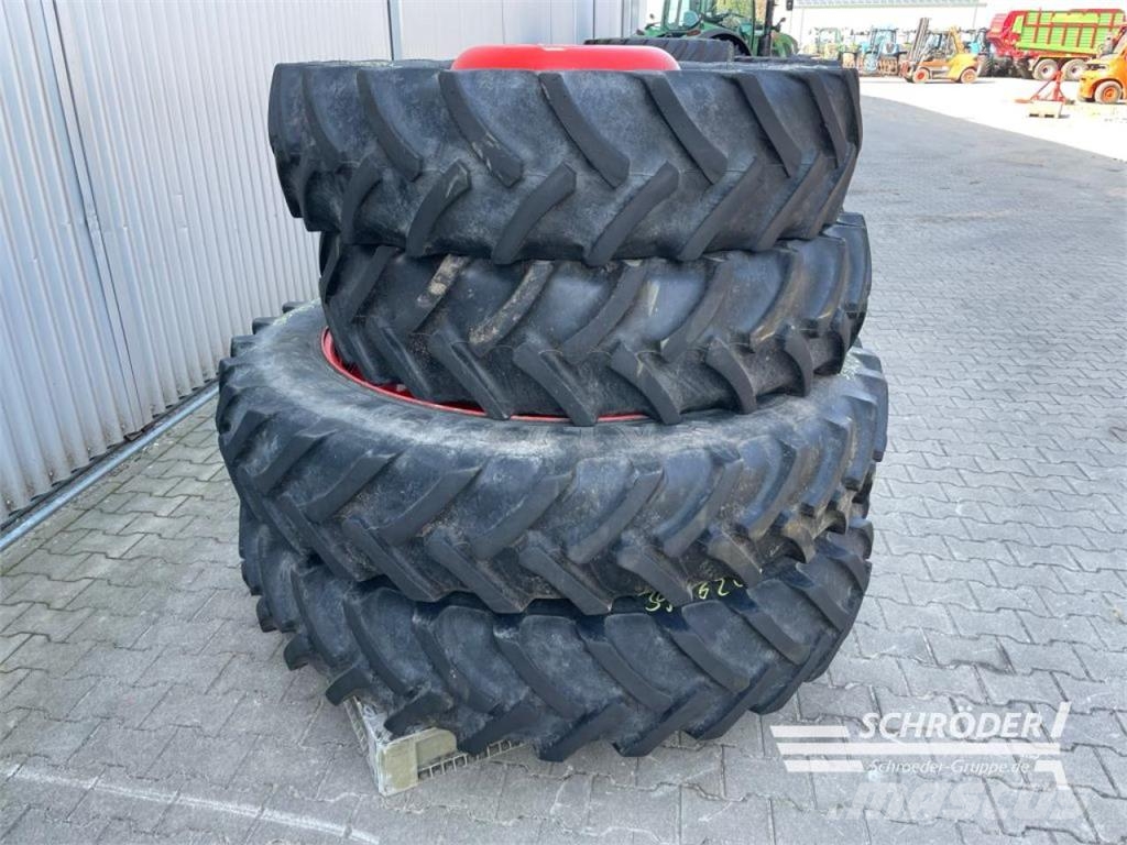 CLAAS PFLEGERÄDER 320/9 R32 + 340/85 R46 Topeltrattad