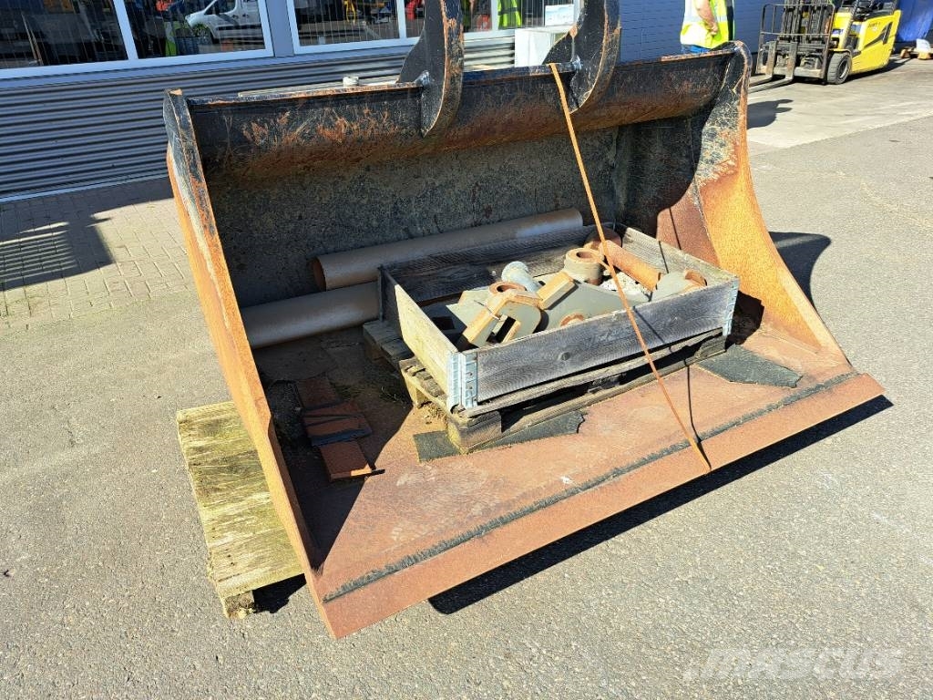 Pladdet Bucket SG840NX2100, Quickcoupler SMP100 Skuffer