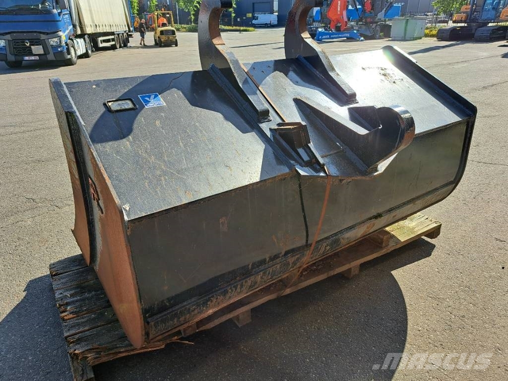 Pladdet Bucket SG840NX2100, Quickcoupler SMP100 Skuffer
