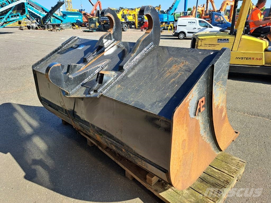 Pladdet Bucket SG840NX2100, Quickcoupler SMP100 Skuffer