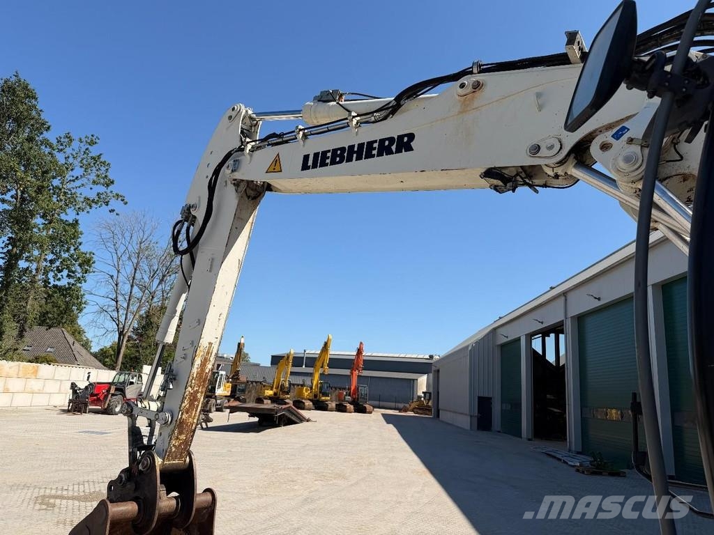 Liebherr A914 Compact Outriggers // Quick Coupler // 5x att Wheeled excavators