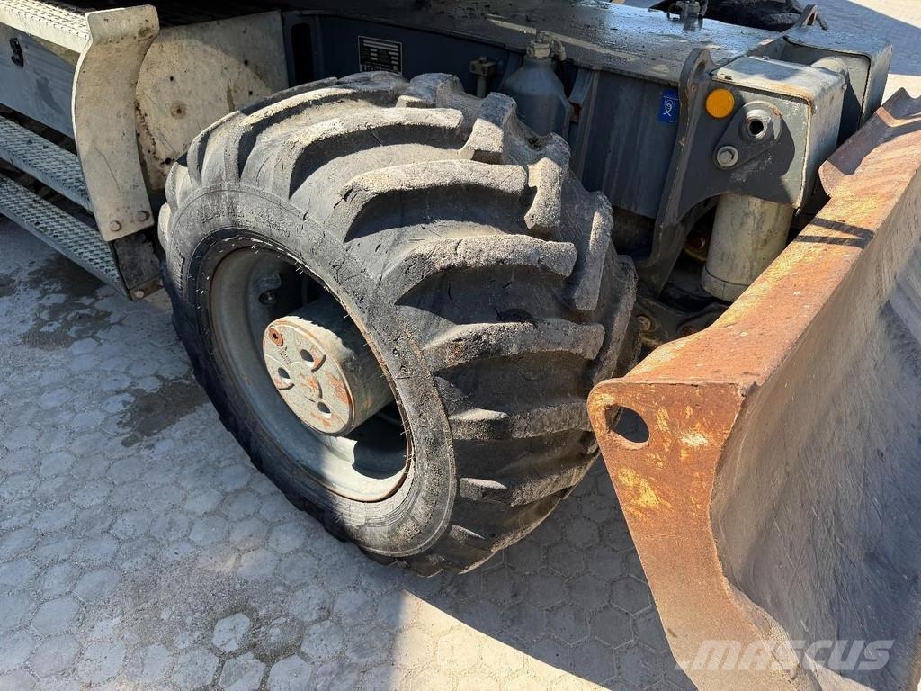 Liebherr A914 Compact Outriggers // Quick Coupler // 5x att Wheeled excavators