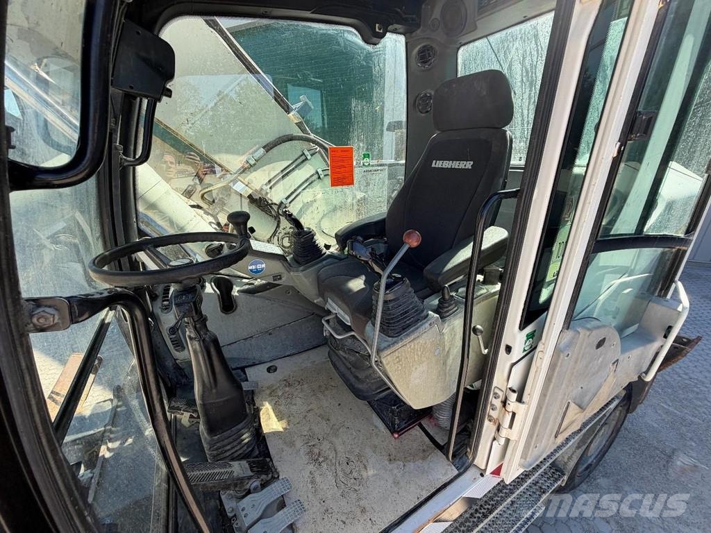 Liebherr A914 Compact Outriggers // Quick Coupler // 5x att Wheeled excavators