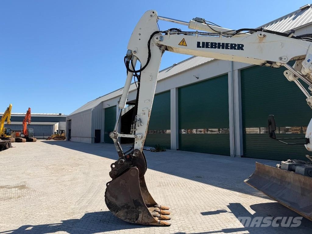 Liebherr A914 Compact Outriggers // Quick Coupler // 5x att Wheeled excavators