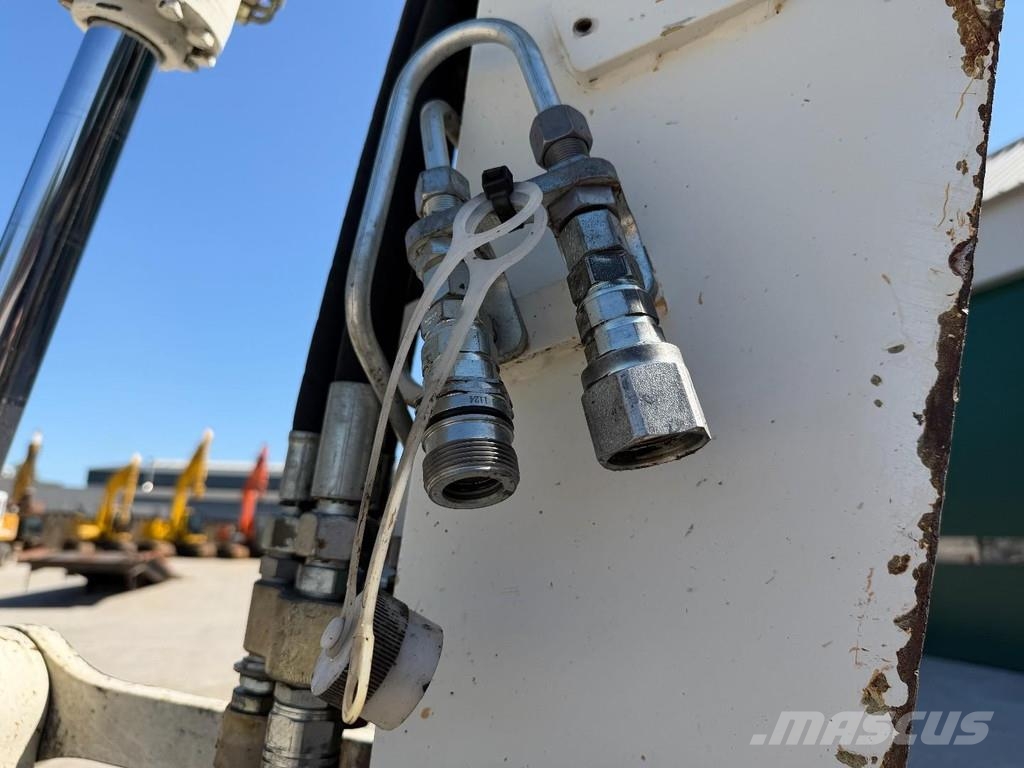 Liebherr A914 Compact Outriggers // Quick Coupler // 5x att Wheeled excavators