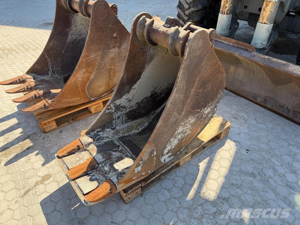 Liebherr A914 Compact Outriggers // Quick Coupler // 5x att Wheeled excavators