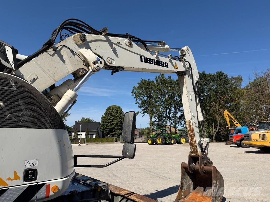 Liebherr A914 Compact Outriggers // Quick Coupler // 5x att Wheeled excavators