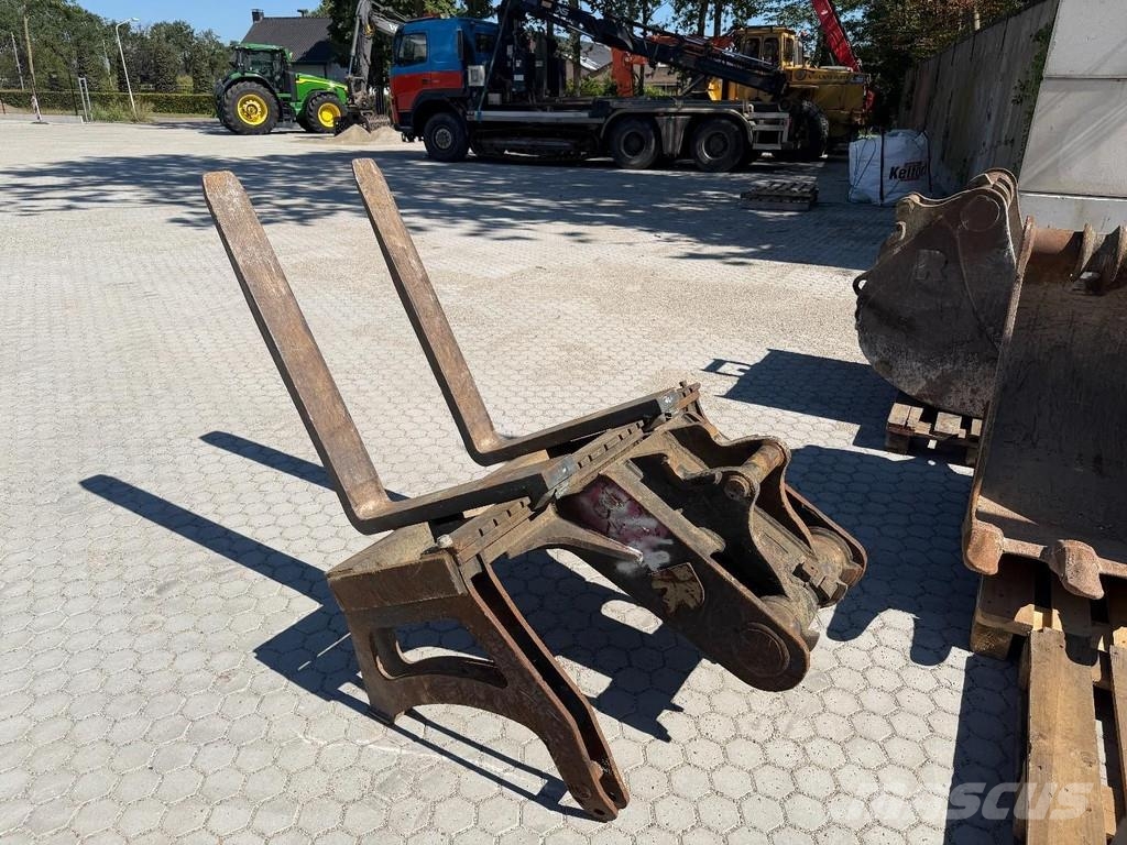 Liebherr A914 Compact Outriggers // Quick Coupler // 5x att Wheeled excavators