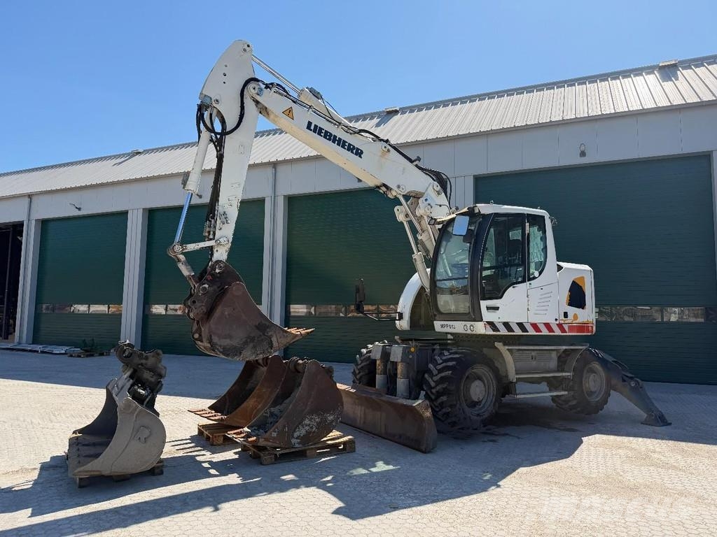 Liebherr A914 Compact Outriggers // Quick Coupler // 5x att Wheeled excavators