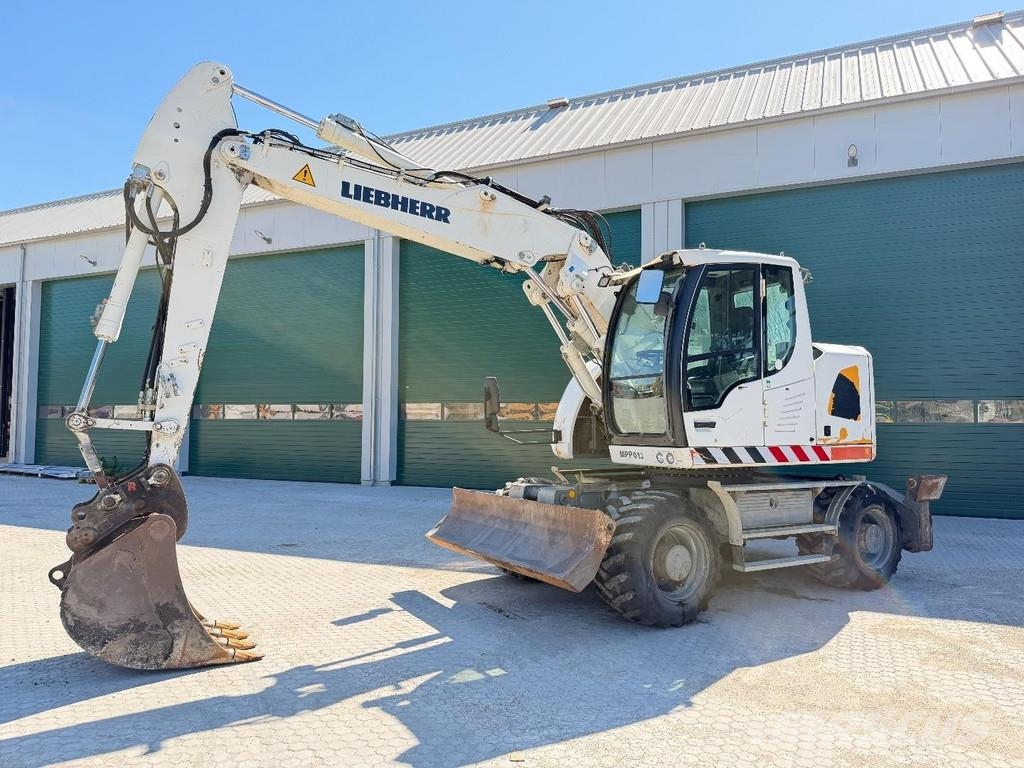 Liebherr A914 Compact Outriggers // Quick Coupler // 5x att Wheeled excavators