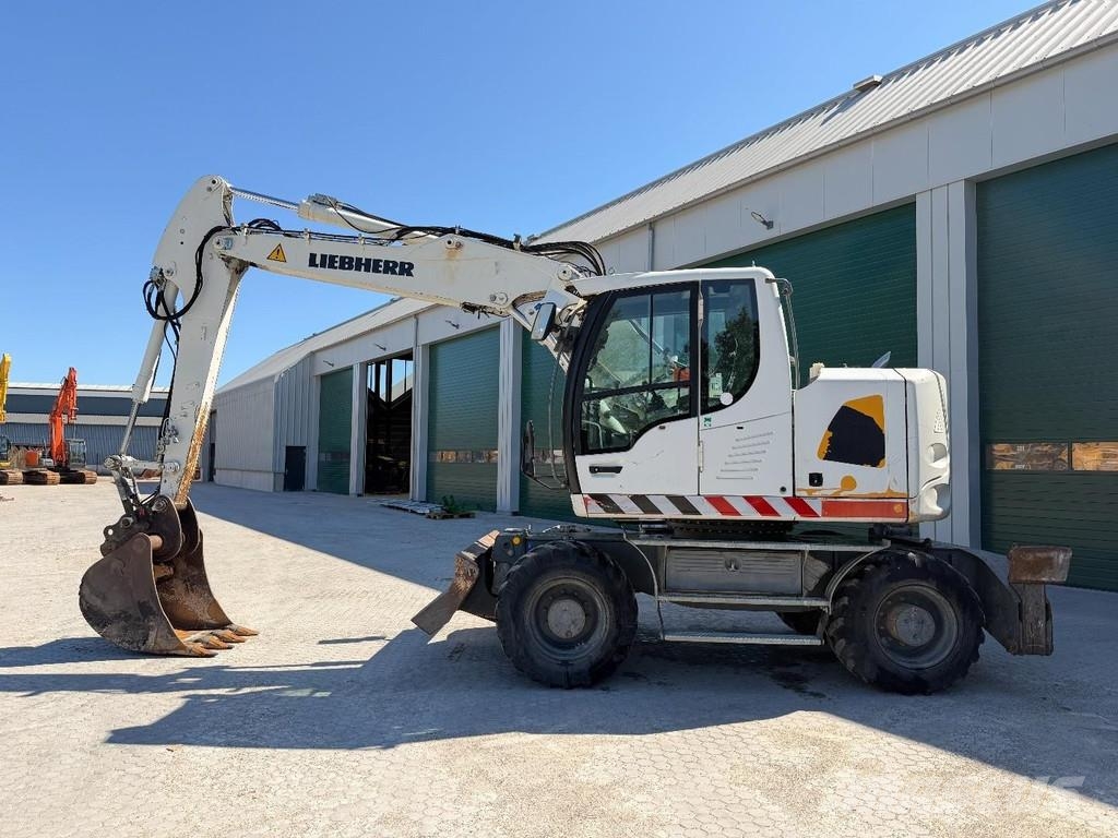 Liebherr A914 Compact Outriggers // Quick Coupler // 5x att Wheeled excavators