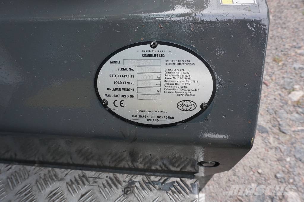 Combilift CBE3000 4방향 리치트럭