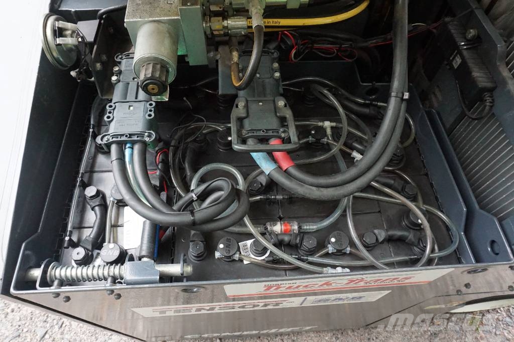 Combilift CBE3000 4방향 리치트럭