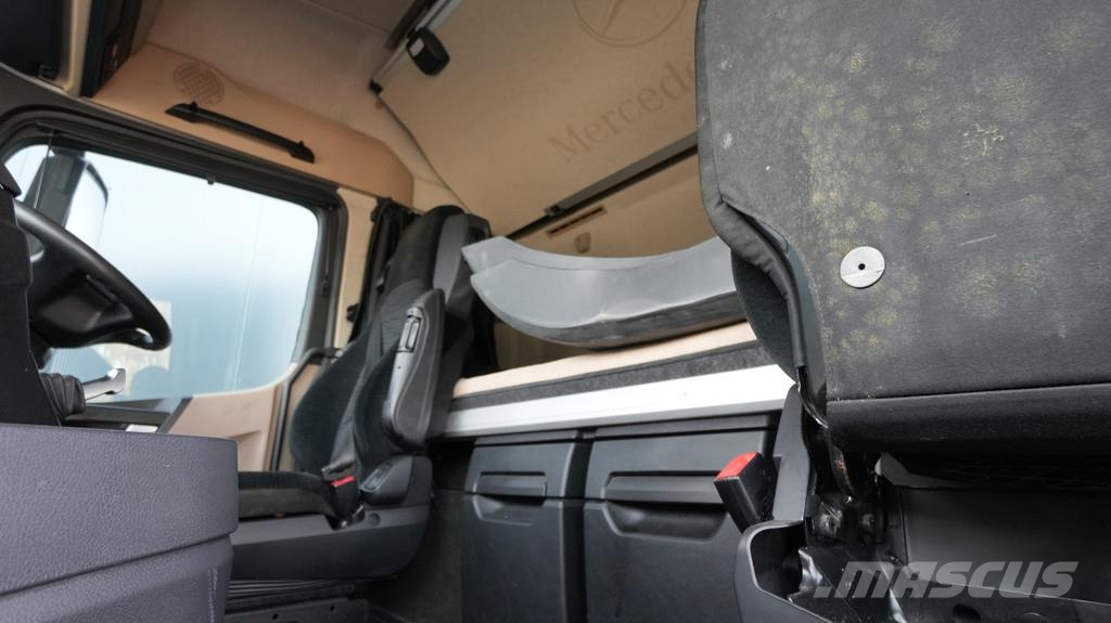 Mercedes-Benz ACTROS 2442 6x2 RHD 518.600km وحدات الجر