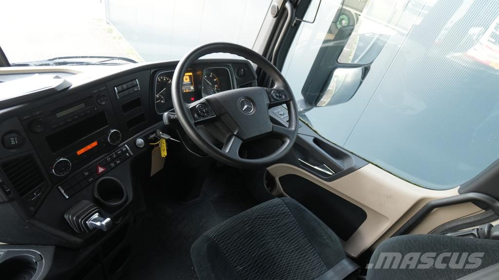 Mercedes-Benz ACTROS 2442 6x2 RHD 518.600km وحدات الجر