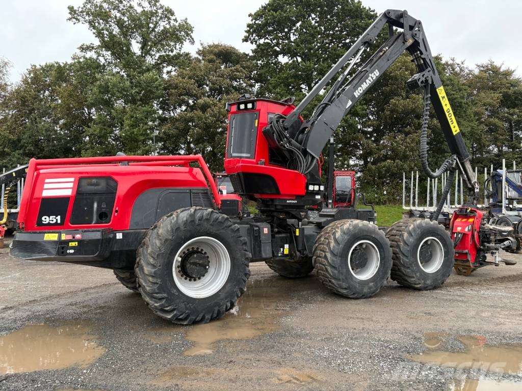 Komatsu 951 Harvesteriai (miško kirtimo mašinos)